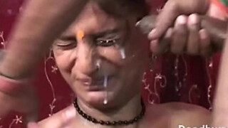 Khushi Indian Dame Uber-Sexy Nailing With Grubby Converse