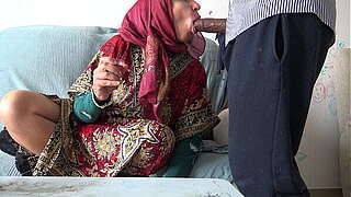 A  divorced Turkish muslim wife rents afield a room to a darksome immigrant in London