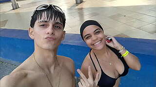 PAREJA DE HERMANASTROS SE GRABAN COMO FOLLAN PERO ANTES DE ESO VAN TOMARSE UNAS Images EN LA PISCINA - PORNO CASERO EN ESPANOL