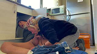 Sexy WIFE Oral stimulation TO THE PLUMBER IN THE Cook-room WITH CUM IN MOUNTH