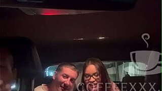 MARIDO ofereceu a ESPOSA GOSTOSA para o MOTORISTA DO UBER !! NEG&Atilde_O DOTADO que n&atilde_o perdeu tempo comeu o CU DA ESPOSA SAFADA - Lina Nakamura - John Coffee - lewa