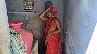 Freshly devoted to bhabhi ko Powder room Screwed Indian bhabhi devar Dasi sex