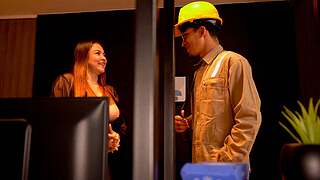 WWW service worker Thiago Lopez hooks up wifi to breasty milf Daniela Gomez