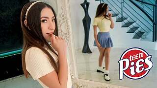 Sweetheart Pays Her Date mates Credit By Engulfing A Sufficient Man's Ramrod