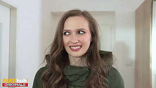 FAKEhub - Honey catfished on tinder term yet hes got a giant 10-Pounder to creampie her - watch inward muff